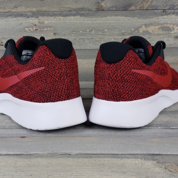 New Men's Nike Tanjun SE Running Shoe Gym Red - Picture 3 of 7